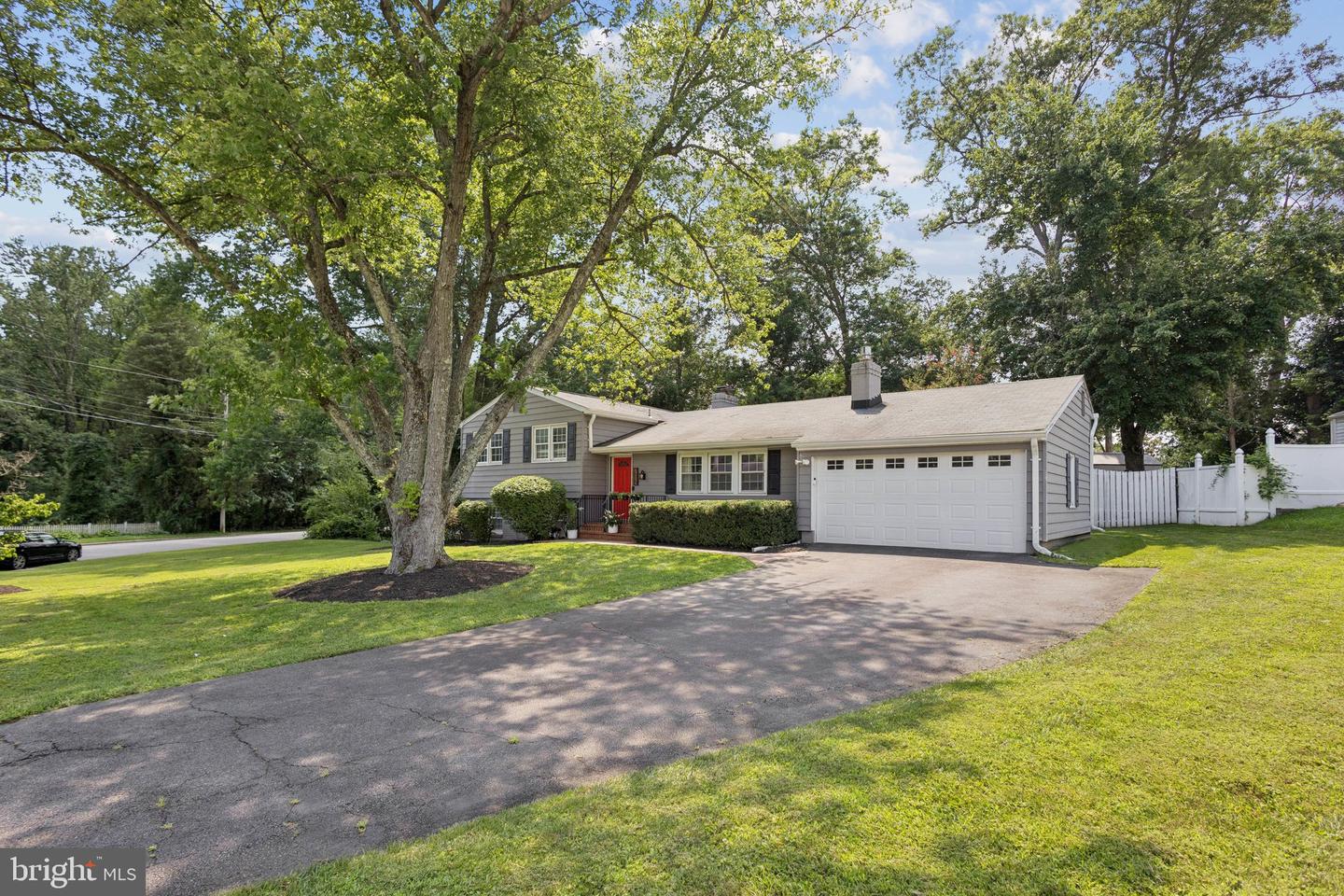 7810 MIDDAY LN, ALEXANDRIA, Virginia 22306, 4 Bedrooms Bedrooms, ,3 BathroomsBathrooms,Residential,For sale,7810 MIDDAY LN,VAFX2255588 MLS # VAFX2255588