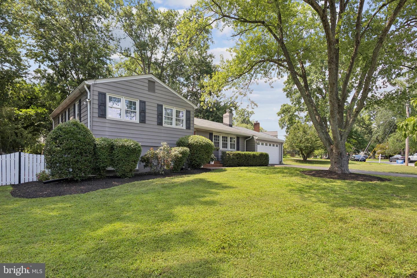 7810 MIDDAY LN, ALEXANDRIA, Virginia 22306, 4 Bedrooms Bedrooms, ,3 BathroomsBathrooms,Residential,For sale,7810 MIDDAY LN,VAFX2255588 MLS # VAFX2255588