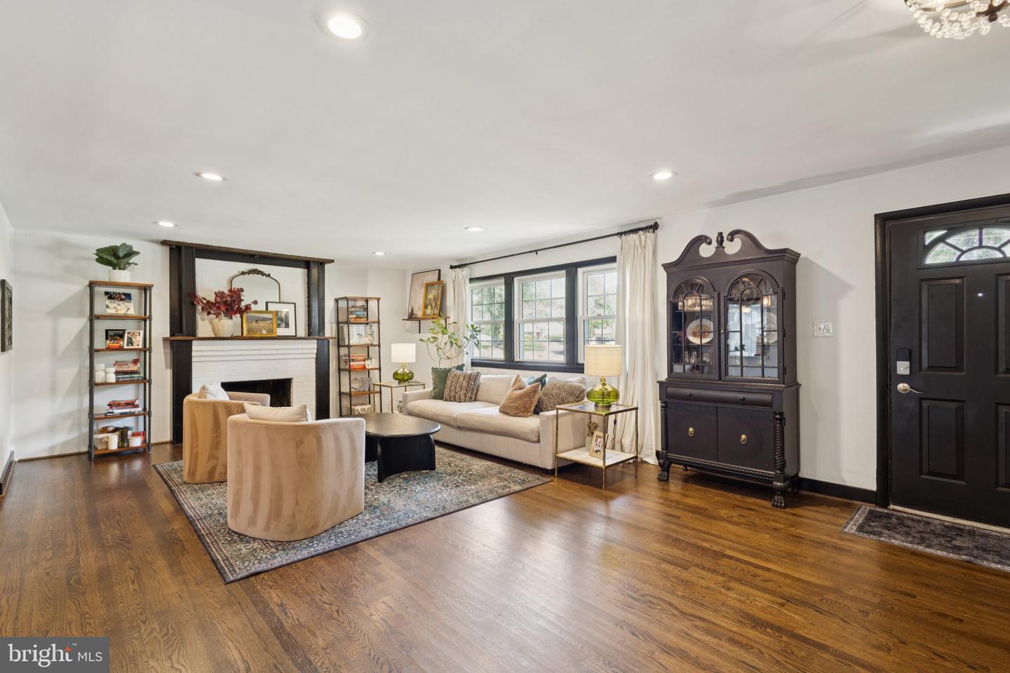 7810 MIDDAY LN, ALEXANDRIA, Virginia 22306, 4 Bedrooms Bedrooms, ,3 BathroomsBathrooms,Residential,For sale,7810 MIDDAY LN,VAFX2255588 MLS # VAFX2255588