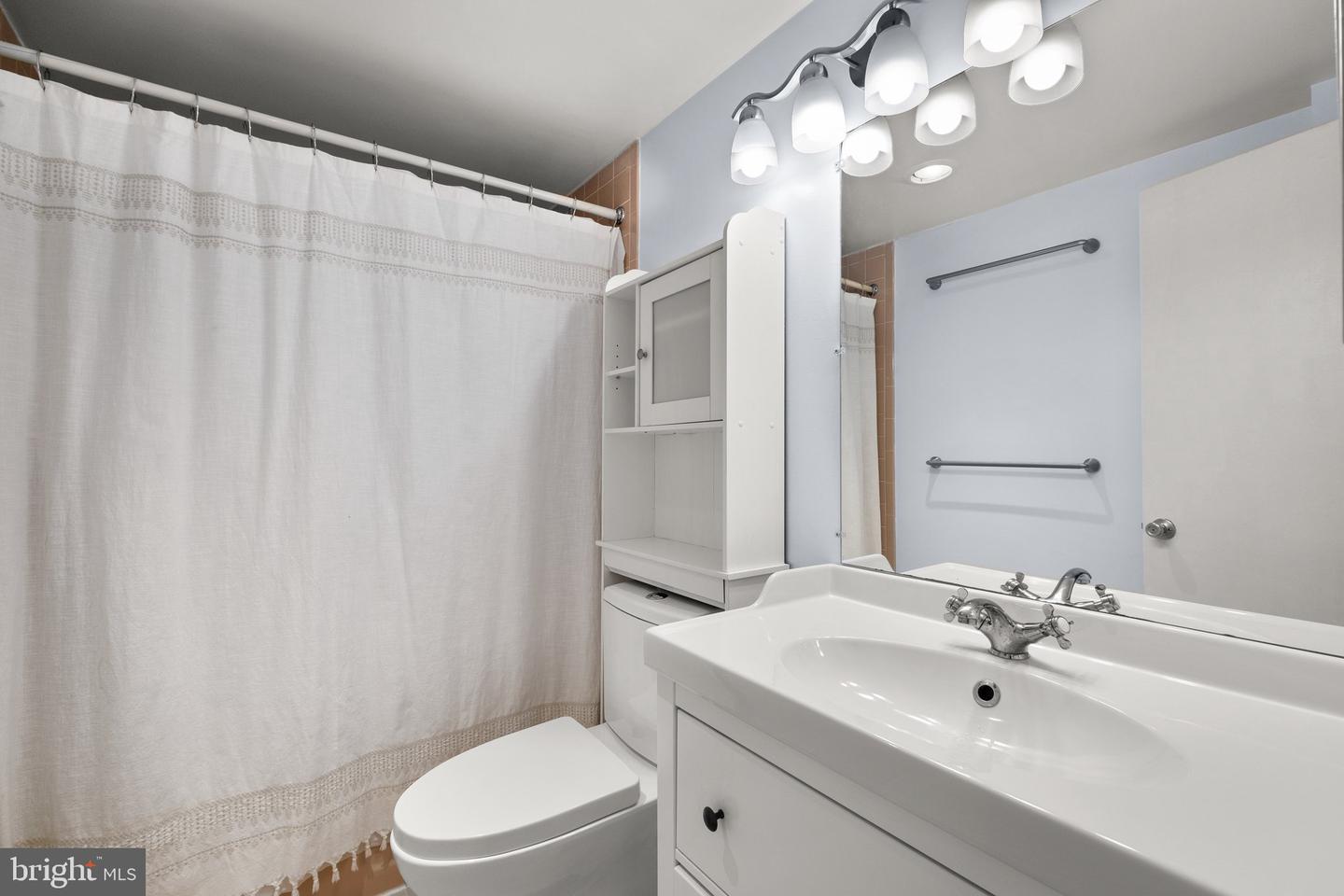 4241 COLUMBIA PIKE #305, ARLINGTON, Virginia 22204, 1 Bedroom Bedrooms, ,1 BathroomBathrooms,Residential,For sale,4241 COLUMBIA PIKE #305,VAAR2060870 MLS # VAAR2060870