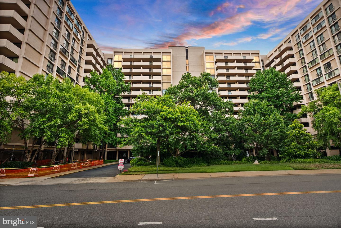 4141 N HENDERSON RD #518, ARLINGTON, Virginia 22203, 2 Bedrooms Bedrooms, ,2 BathroomsBathrooms,Residential,For sale,4141 N HENDERSON RD #518,VAAR2060874 MLS # VAAR2060874
