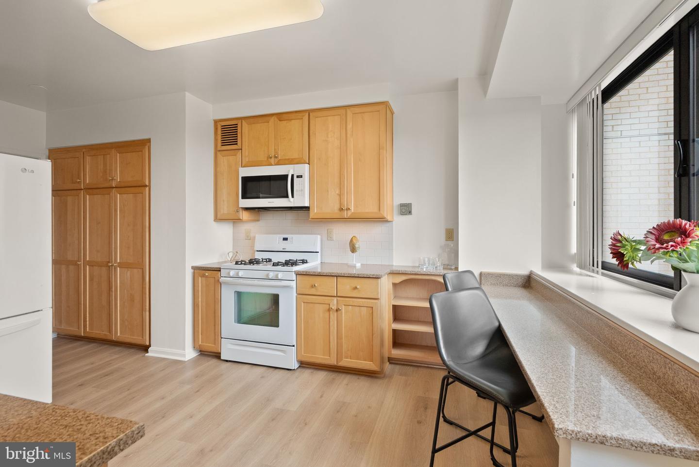 4141 N HENDERSON RD #518, ARLINGTON, Virginia 22203, 2 Bedrooms Bedrooms, ,2 BathroomsBathrooms,Residential,For sale,4141 N HENDERSON RD #518,VAAR2060874 MLS # VAAR2060874