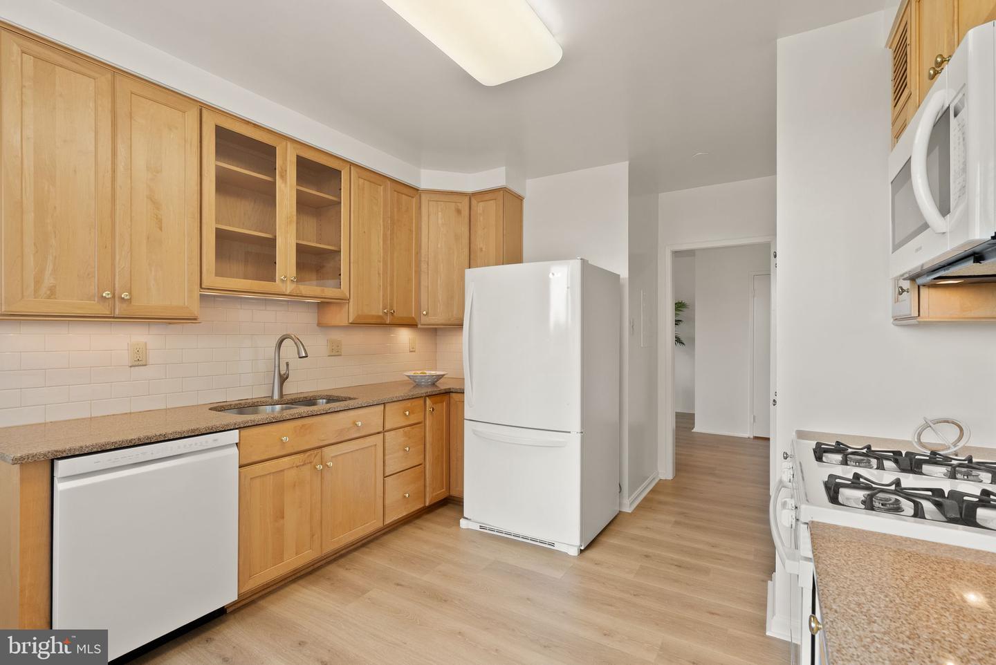 4141 N HENDERSON RD #518, ARLINGTON, Virginia 22203, 2 Bedrooms Bedrooms, ,2 BathroomsBathrooms,Residential,For sale,4141 N HENDERSON RD #518,VAAR2060874 MLS # VAAR2060874