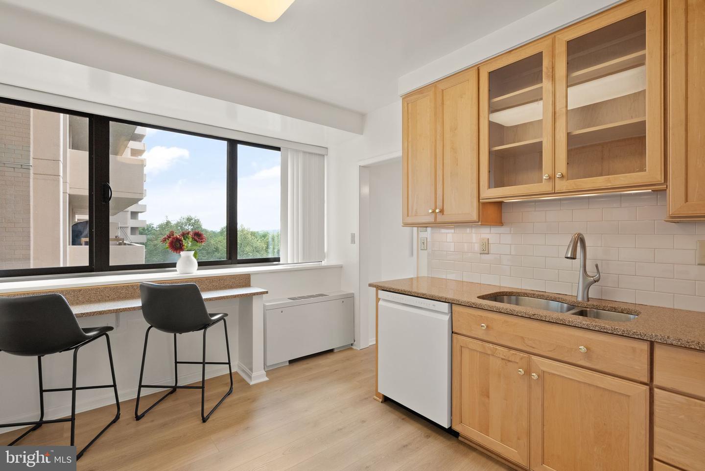 4141 N HENDERSON RD #518, ARLINGTON, Virginia 22203, 2 Bedrooms Bedrooms, ,2 BathroomsBathrooms,Residential,For sale,4141 N HENDERSON RD #518,VAAR2060874 MLS # VAAR2060874