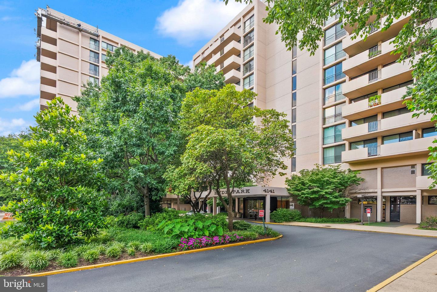 4141 N HENDERSON RD #518, ARLINGTON, Virginia 22203, 2 Bedrooms Bedrooms, ,2 BathroomsBathrooms,Residential,For sale,4141 N HENDERSON RD #518,VAAR2060874 MLS # VAAR2060874