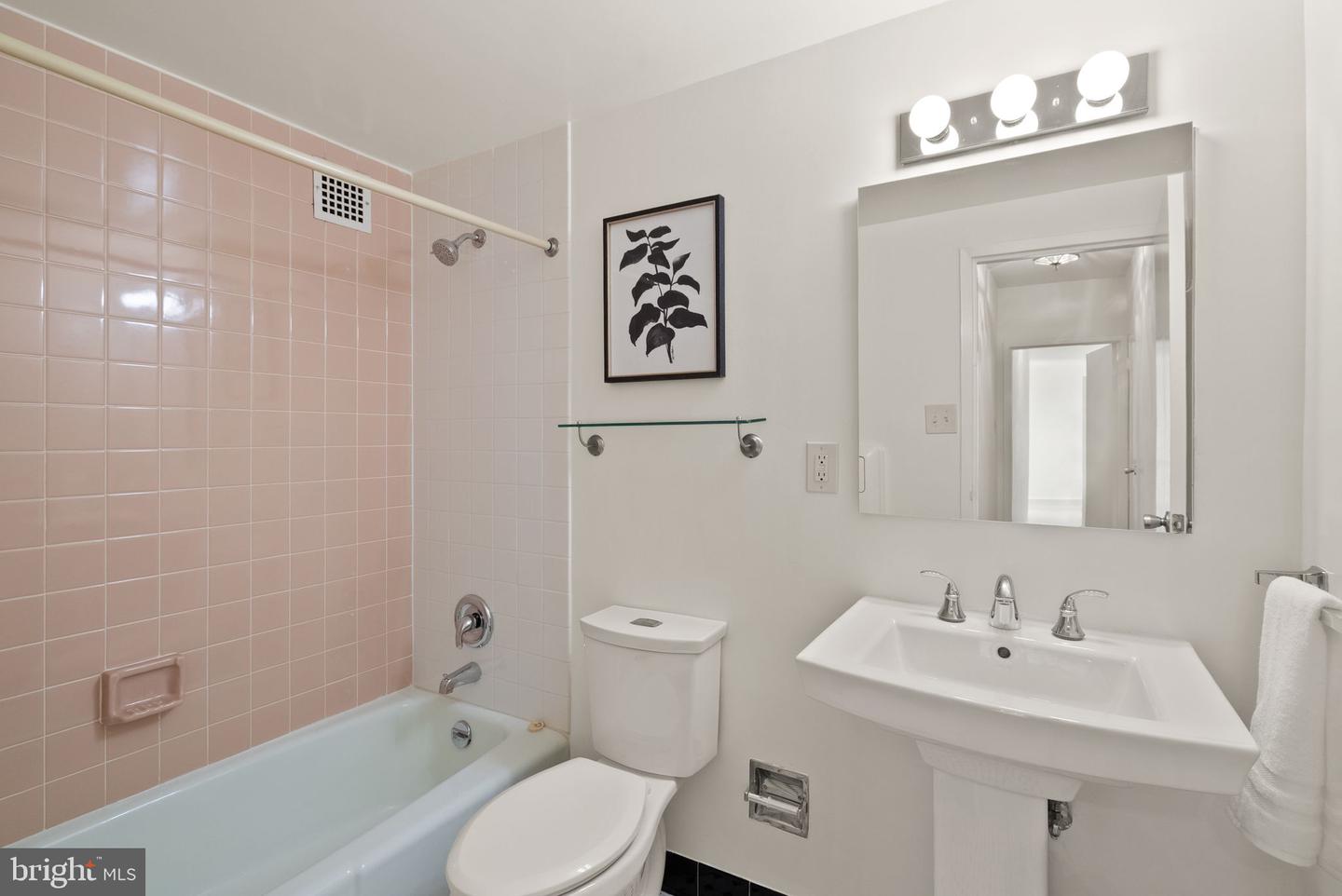 4141 N HENDERSON RD #518, ARLINGTON, Virginia 22203, 2 Bedrooms Bedrooms, ,2 BathroomsBathrooms,Residential,For sale,4141 N HENDERSON RD #518,VAAR2060874 MLS # VAAR2060874
