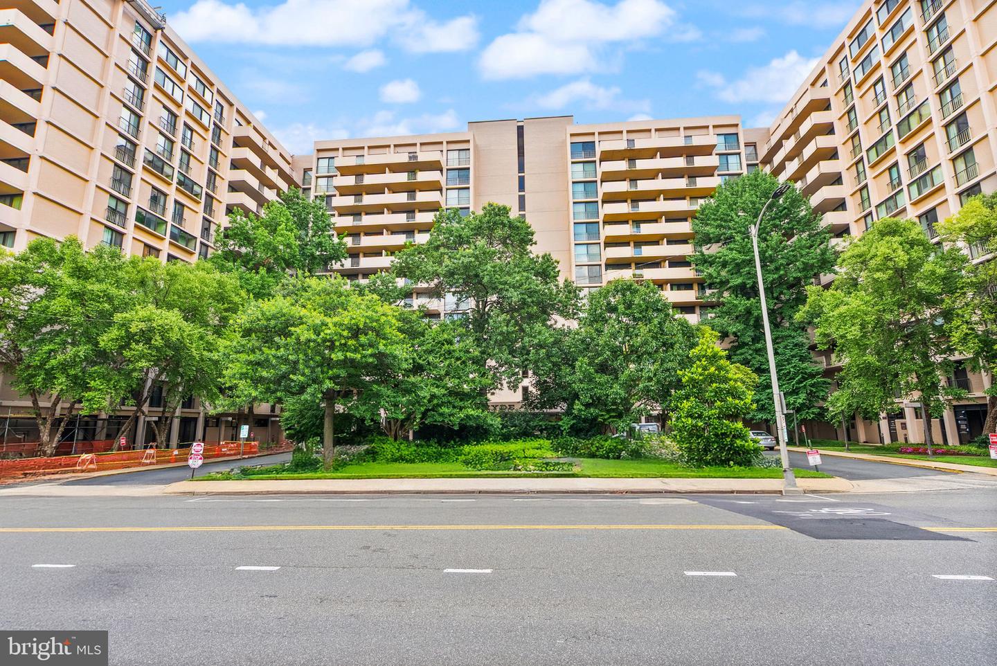 4141 N HENDERSON RD #518, ARLINGTON, Virginia 22203, 2 Bedrooms Bedrooms, ,2 BathroomsBathrooms,Residential,For sale,4141 N HENDERSON RD #518,VAAR2060874 MLS # VAAR2060874