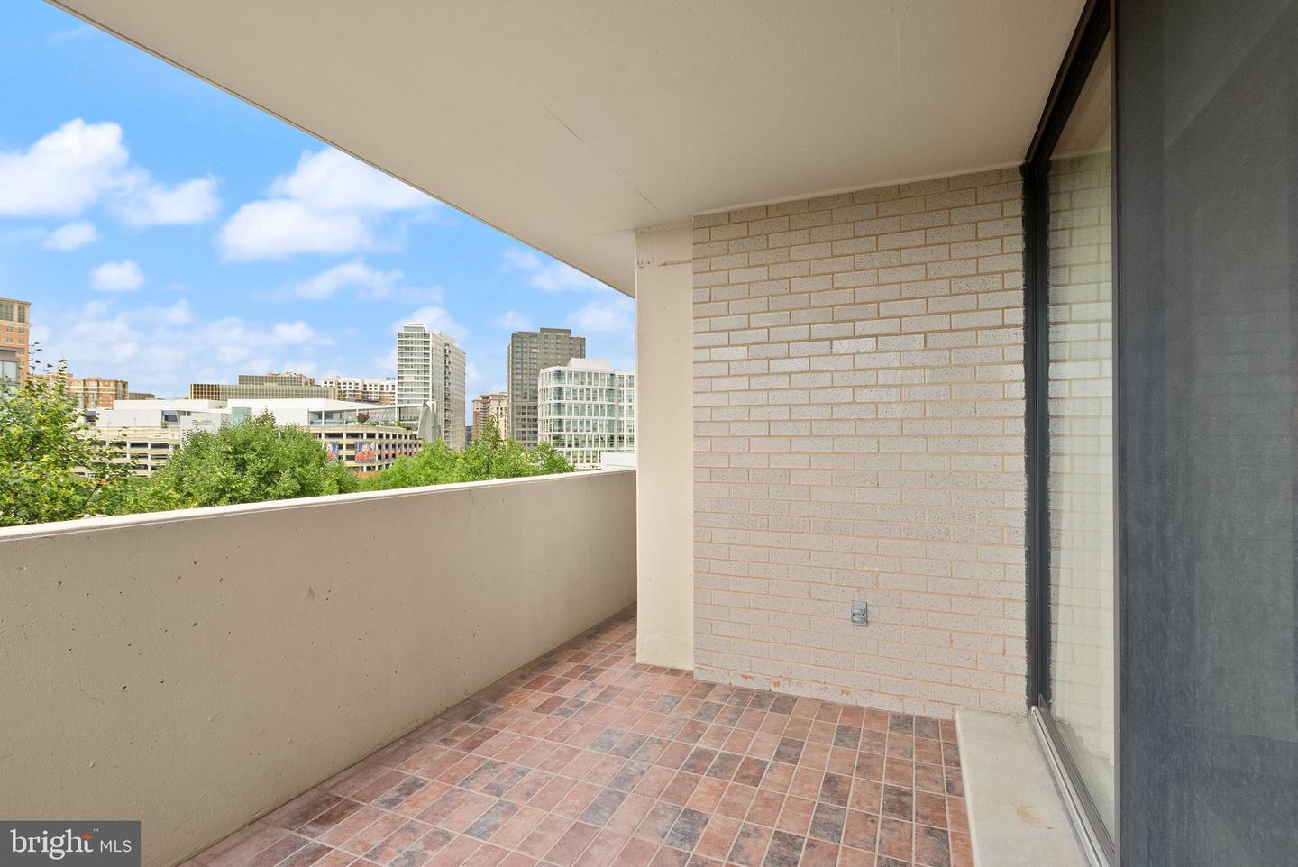 4141 N HENDERSON RD #518, ARLINGTON, Virginia 22203, 2 Bedrooms Bedrooms, ,2 BathroomsBathrooms,Residential,For sale,4141 N HENDERSON RD #518,VAAR2060874 MLS # VAAR2060874