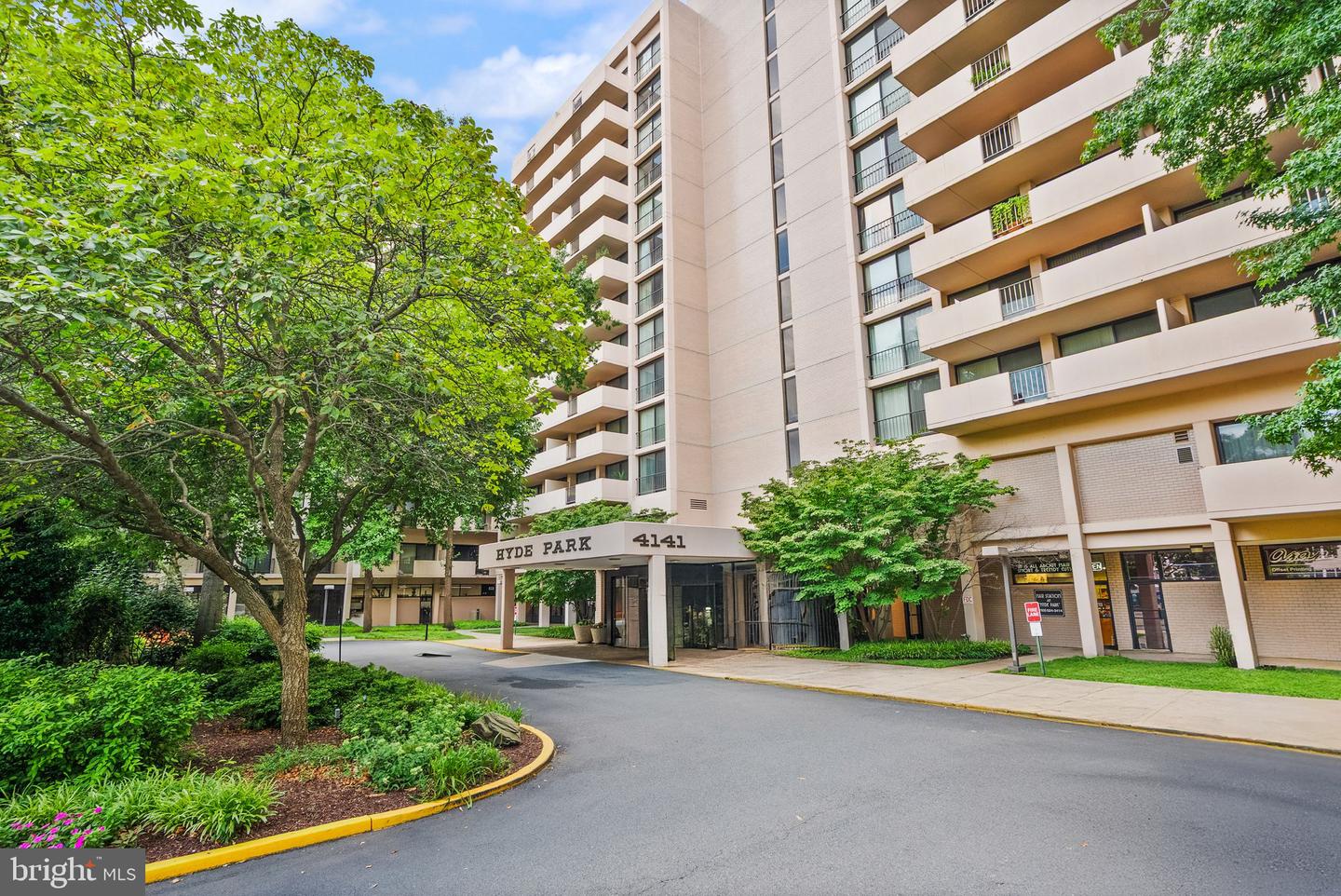 4141 N HENDERSON RD #518, ARLINGTON, Virginia 22203, 2 Bedrooms Bedrooms, ,2 BathroomsBathrooms,Residential,For sale,4141 N HENDERSON RD #518,VAAR2060874 MLS # VAAR2060874