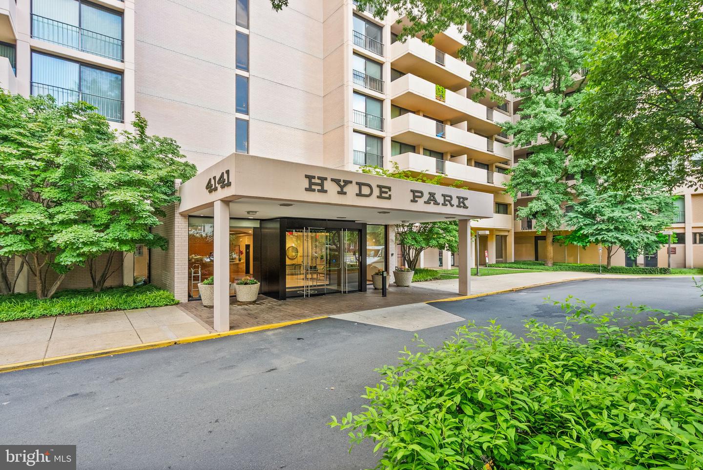 4141 N HENDERSON RD #518, ARLINGTON, Virginia 22203, 2 Bedrooms Bedrooms, ,2 BathroomsBathrooms,Residential,For sale,4141 N HENDERSON RD #518,VAAR2060874 MLS # VAAR2060874
