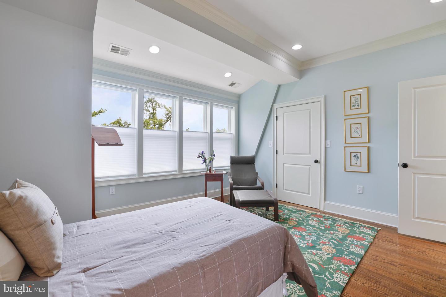 1732 BAY ST SE #1, WASHINGTON, District Of Columbia 20003, 2 Bedrooms Bedrooms, 5 Rooms Rooms,2 BathroomsBathrooms,Residential,For sale,1732 BAY ST SE #1,DCDC2210698 MLS # DCDC2210698