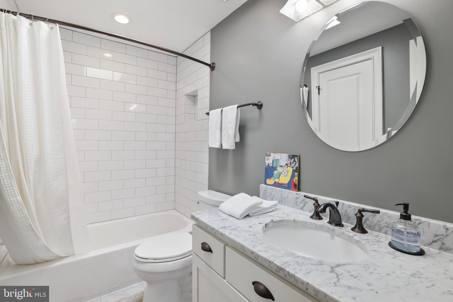 1732 BAY ST SE #1, WASHINGTON, District Of Columbia 20003, 2 Bedrooms Bedrooms, 5 Rooms Rooms,2 BathroomsBathrooms,Residential,For sale,1732 BAY ST SE #1,DCDC2210698 MLS # DCDC2210698