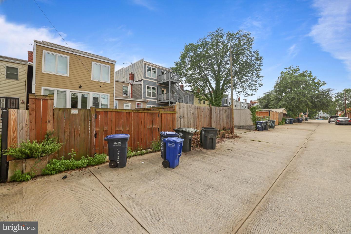 1732 BAY ST SE #1, WASHINGTON, District Of Columbia 20003, 2 Bedrooms Bedrooms, 5 Rooms Rooms,2 BathroomsBathrooms,Residential,For sale,1732 BAY ST SE #1,DCDC2210698 MLS # DCDC2210698