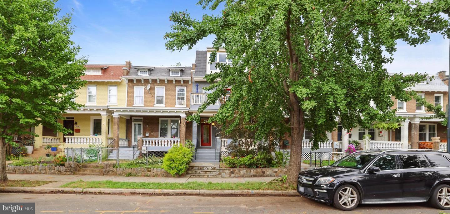 1732 BAY ST SE #1, WASHINGTON, District Of Columbia 20003, 2 Bedrooms Bedrooms, 5 Rooms Rooms,2 BathroomsBathrooms,Residential,For sale,1732 BAY ST SE #1,DCDC2210698 MLS # DCDC2210698