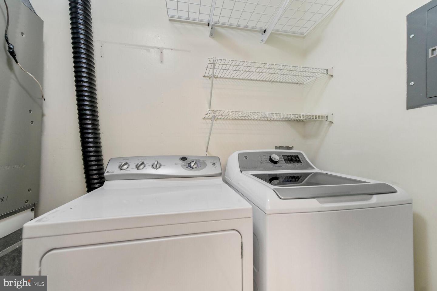 3804 GREEN RIDGE CT #101, FAIRFAX, Virginia 22033, 2 Bedrooms Bedrooms, ,2 BathroomsBathrooms,Residential,For sale,3804 GREEN RIDGE CT #101,VAFX2255910 MLS # VAFX2255910
