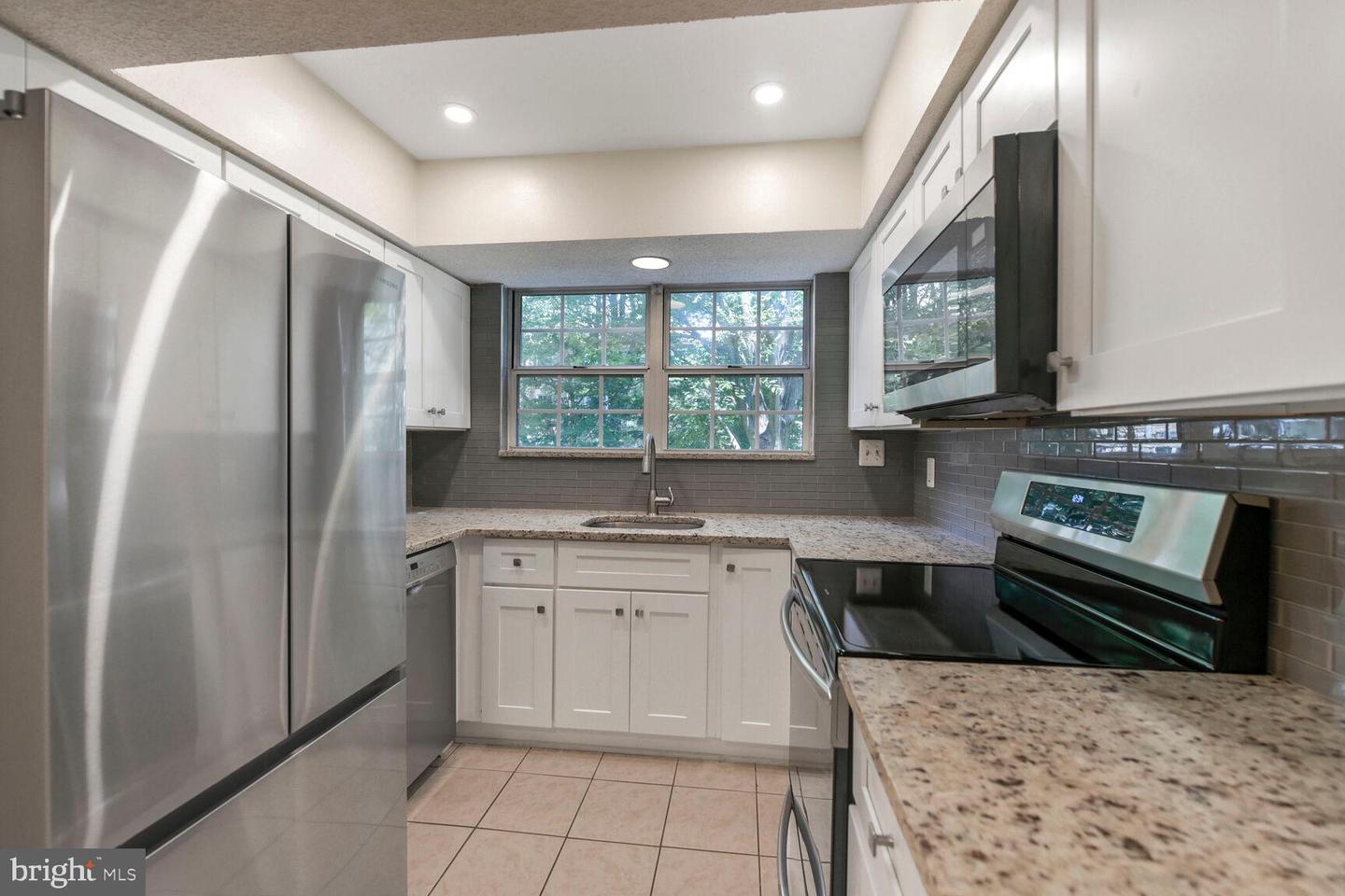 3804 GREEN RIDGE CT #101, FAIRFAX, Virginia 22033, 2 Bedrooms Bedrooms, ,2 BathroomsBathrooms,Residential,For sale,3804 GREEN RIDGE CT #101,VAFX2255910 MLS # VAFX2255910