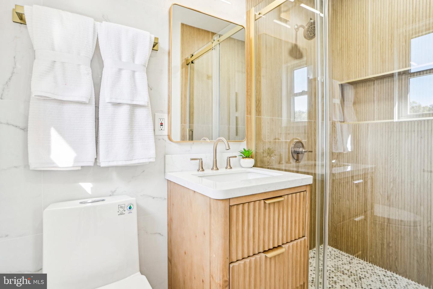 5302 OLD MILL RD, ALEXANDRIA, Virginia 22309, 4 Bedrooms Bedrooms, ,3 BathroomsBathrooms,Residential,For sale,5302 OLD MILL RD,VAFX2256114 MLS # VAFX2256114