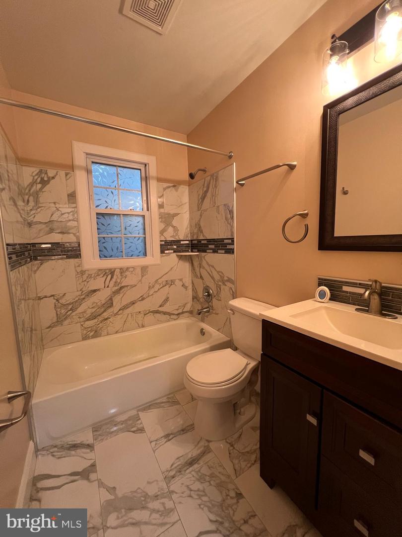 14822 DANVILLE RD, WOODBRIDGE, Virginia 22193, 5 Bedrooms Bedrooms, ,2 BathroomsBathrooms,Residential,For sale,14822 DANVILLE RD,VAPW2099496 MLS # VAPW2099496