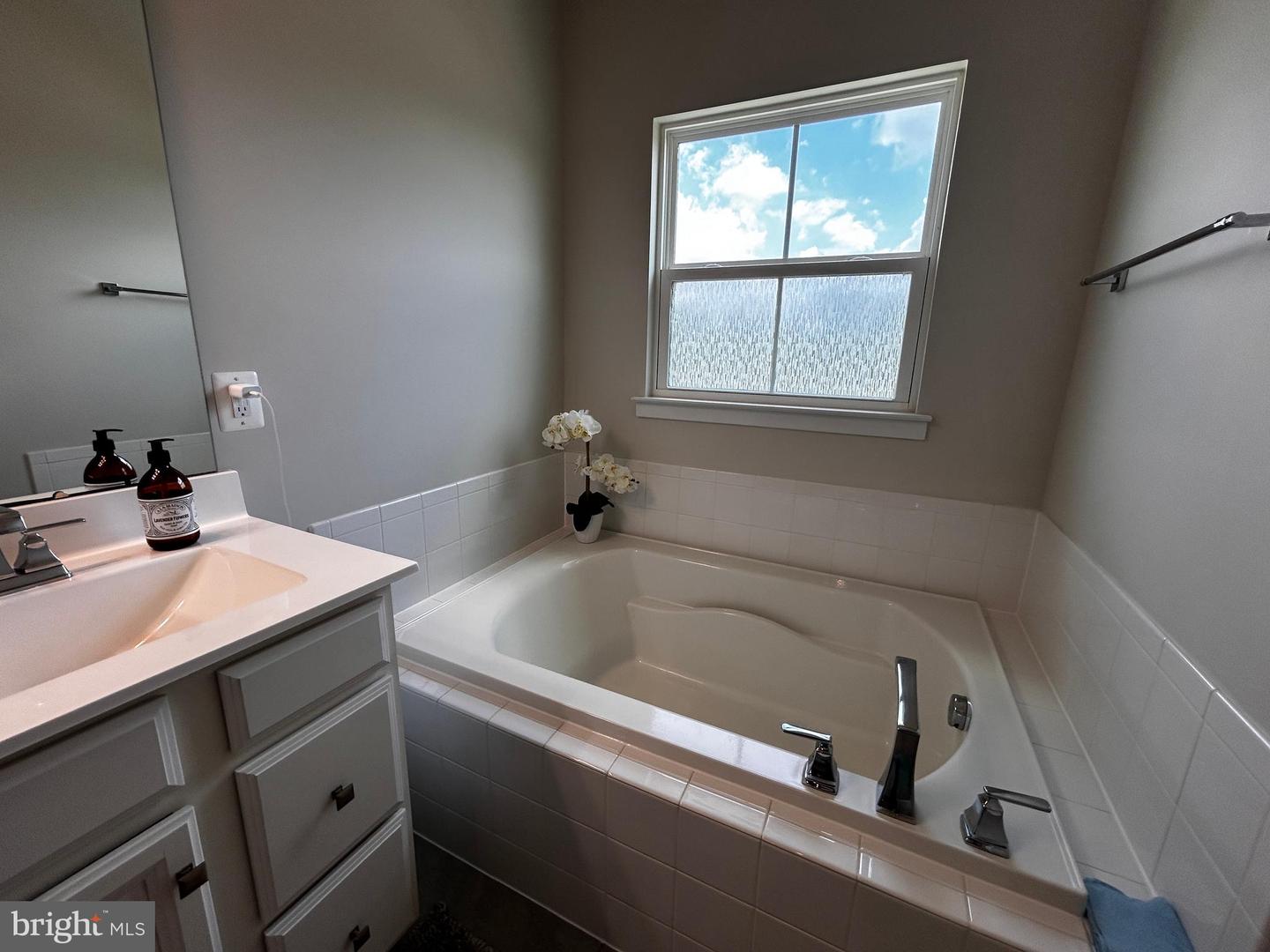 147 BURKWOOD TER, LAKE FREDERICK, Virginia 22630, 3 Bedrooms Bedrooms, ,3 BathroomsBathrooms,Residential,For sale,147 BURKWOOD TER,VAFV2035508 MLS # VAFV2035508