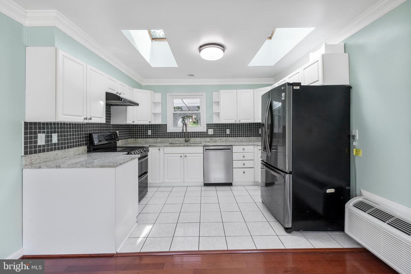 5725 HABERSHAM WAY, ALEXANDRIA, Virginia 22310, 4 Bedrooms Bedrooms, ,3 BathroomsBathrooms,Residential,For sale,5725 HABERSHAM WAY,VAFX2256296 MLS # VAFX2256296