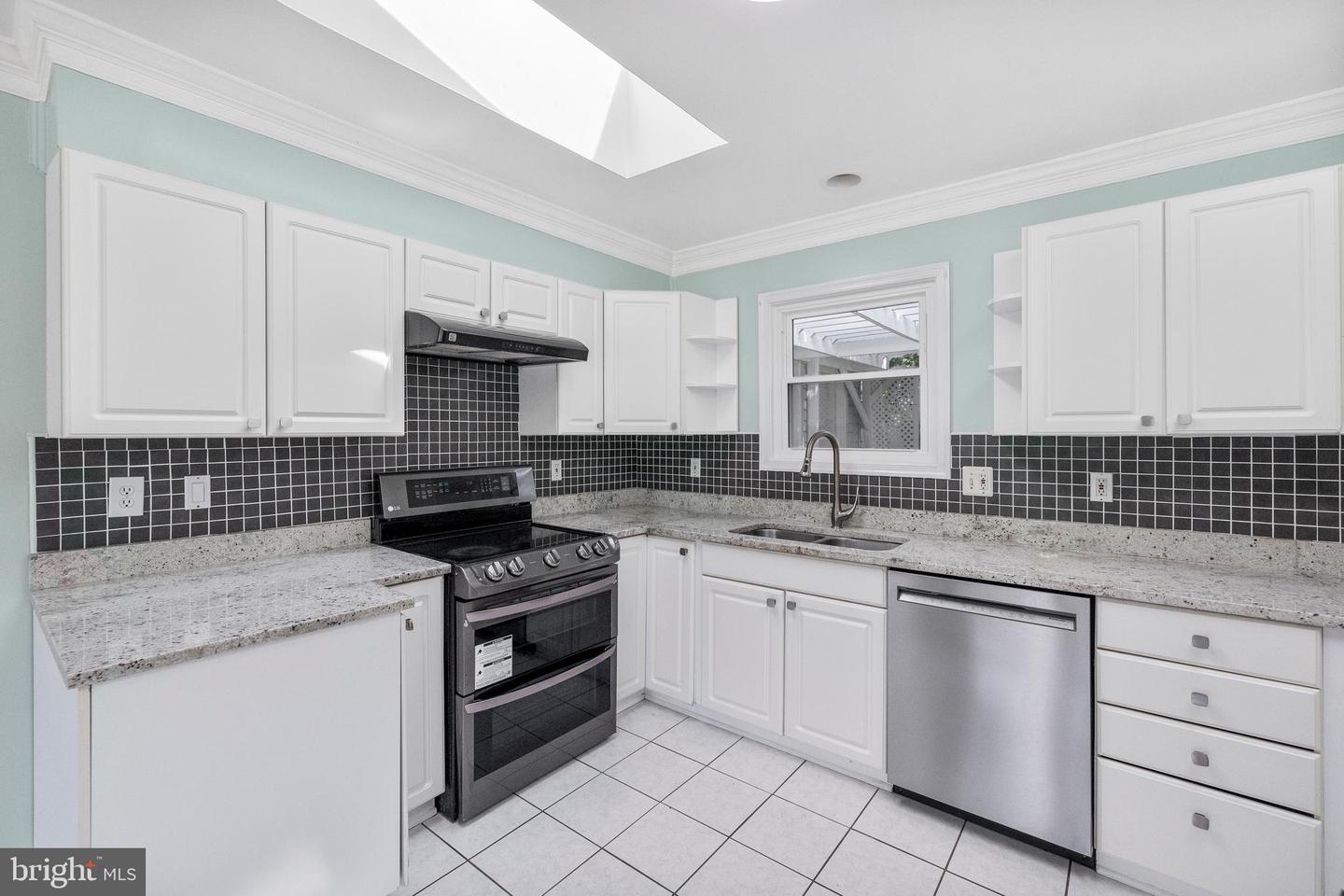 5725 HABERSHAM WAY, ALEXANDRIA, Virginia 22310, 4 Bedrooms Bedrooms, ,3 BathroomsBathrooms,Residential,For sale,5725 HABERSHAM WAY,VAFX2256296 MLS # VAFX2256296