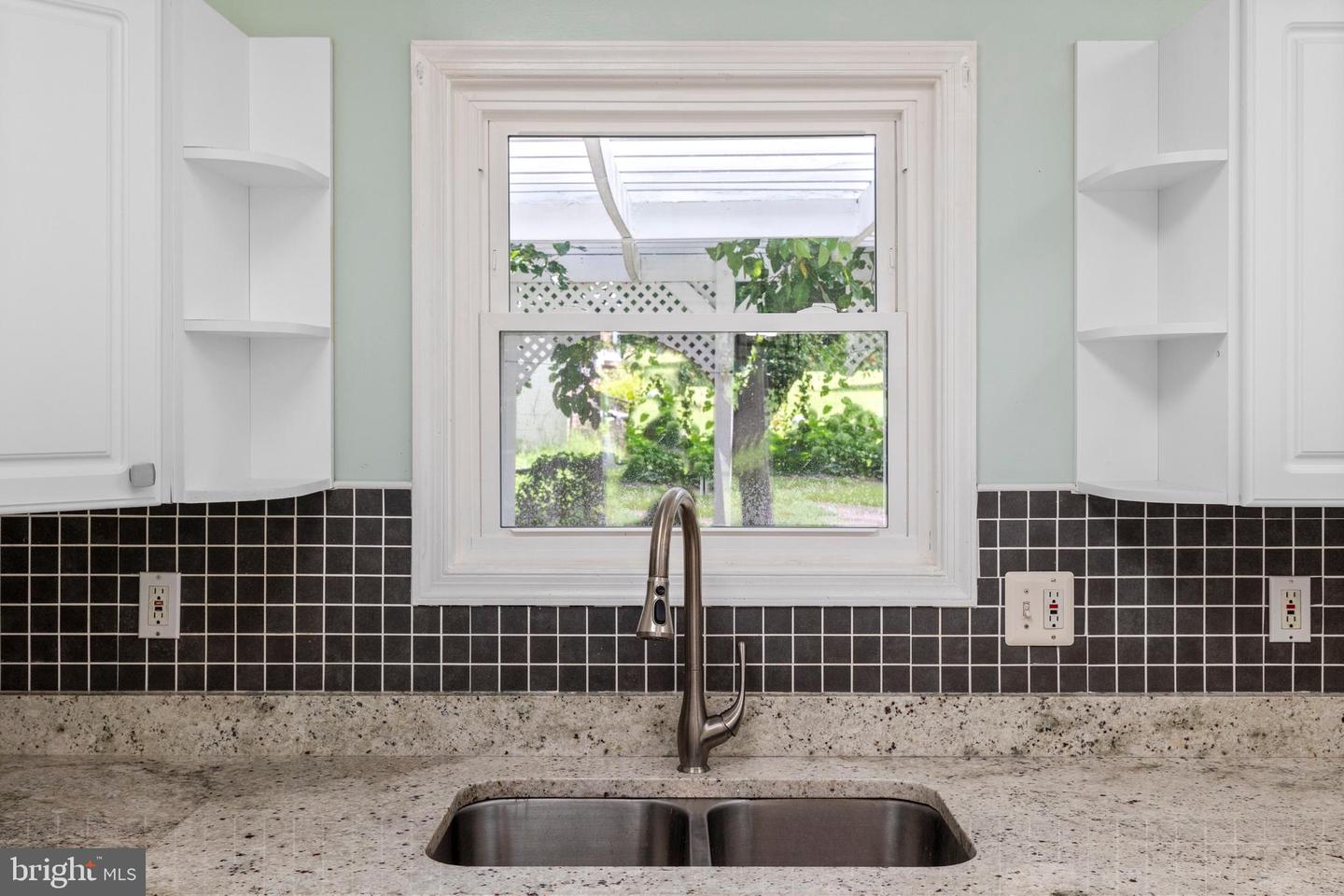 5725 HABERSHAM WAY, ALEXANDRIA, Virginia 22310, 4 Bedrooms Bedrooms, ,3 BathroomsBathrooms,Residential,For sale,5725 HABERSHAM WAY,VAFX2256296 MLS # VAFX2256296