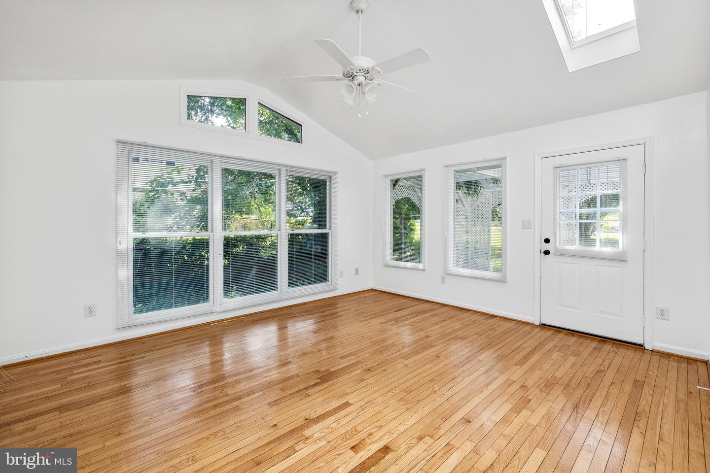 5725 HABERSHAM WAY, ALEXANDRIA, Virginia 22310, 4 Bedrooms Bedrooms, ,3 BathroomsBathrooms,Residential,For sale,5725 HABERSHAM WAY,VAFX2256296 MLS # VAFX2256296