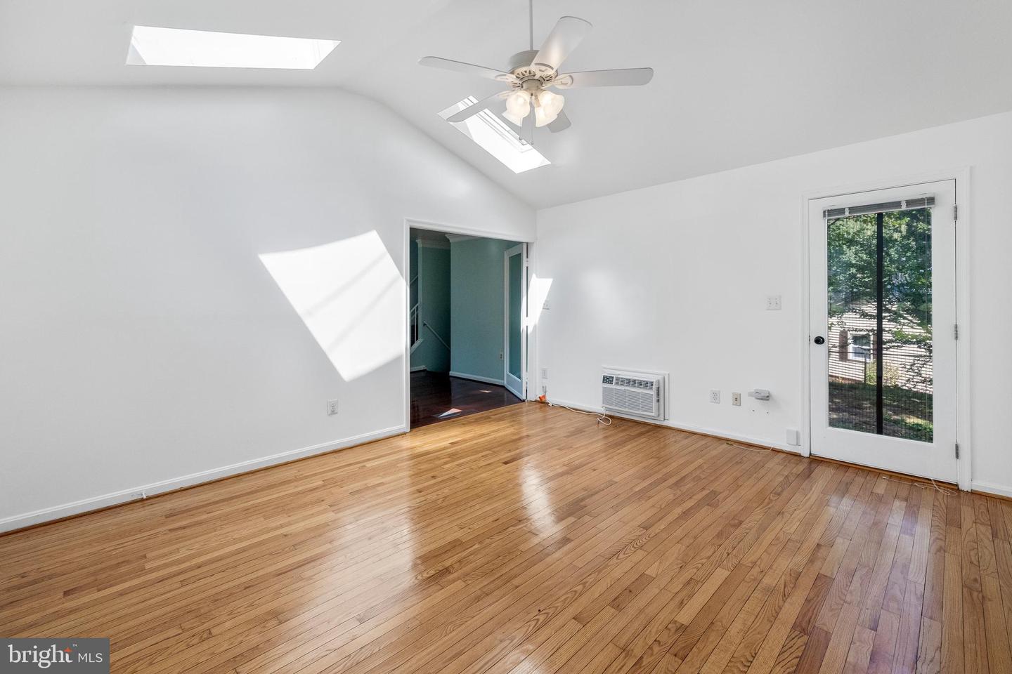 5725 HABERSHAM WAY, ALEXANDRIA, Virginia 22310, 4 Bedrooms Bedrooms, ,3 BathroomsBathrooms,Residential,For sale,5725 HABERSHAM WAY,VAFX2256296 MLS # VAFX2256296