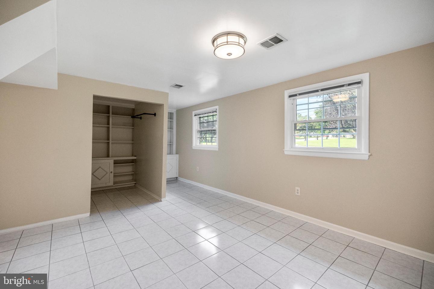 5725 HABERSHAM WAY, ALEXANDRIA, Virginia 22310, 4 Bedrooms Bedrooms, ,3 BathroomsBathrooms,Residential,For sale,5725 HABERSHAM WAY,VAFX2256296 MLS # VAFX2256296