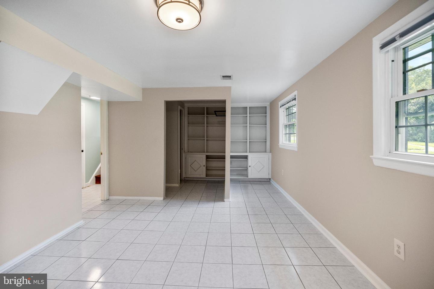 5725 HABERSHAM WAY, ALEXANDRIA, Virginia 22310, 4 Bedrooms Bedrooms, ,3 BathroomsBathrooms,Residential,For sale,5725 HABERSHAM WAY,VAFX2256296 MLS # VAFX2256296