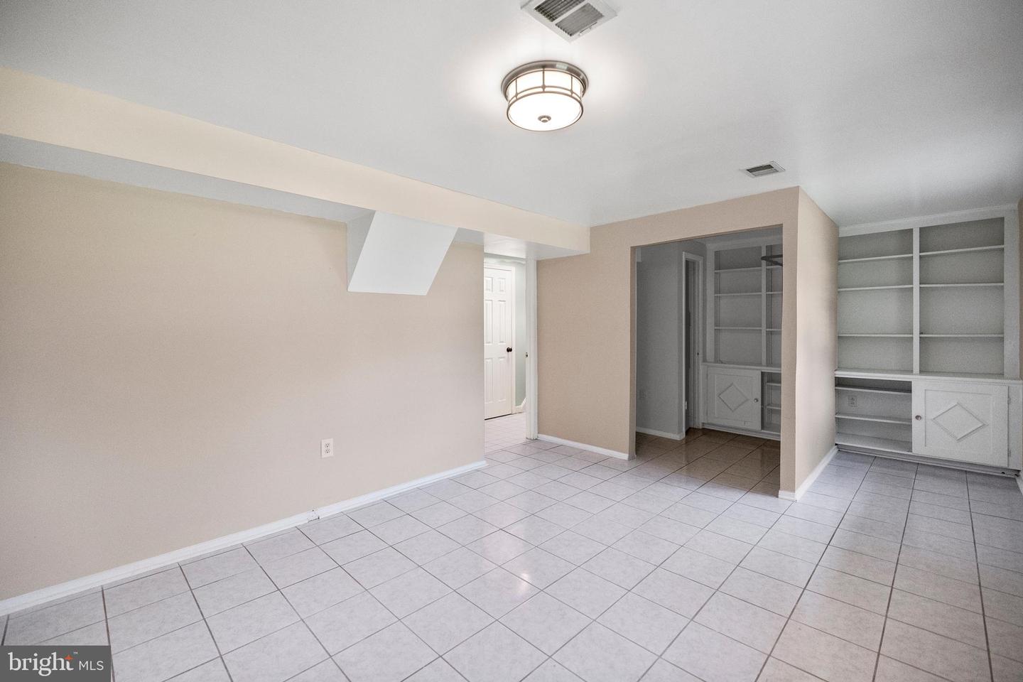 5725 HABERSHAM WAY, ALEXANDRIA, Virginia 22310, 4 Bedrooms Bedrooms, ,3 BathroomsBathrooms,Residential,For sale,5725 HABERSHAM WAY,VAFX2256296 MLS # VAFX2256296