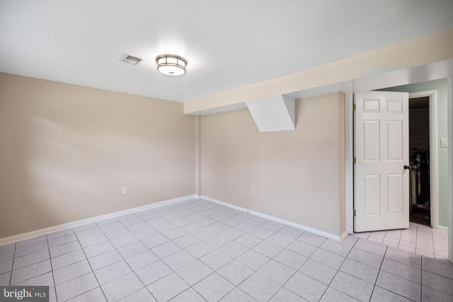 5725 HABERSHAM WAY, ALEXANDRIA, Virginia 22310, 4 Bedrooms Bedrooms, ,3 BathroomsBathrooms,Residential,For sale,5725 HABERSHAM WAY,VAFX2256296 MLS # VAFX2256296