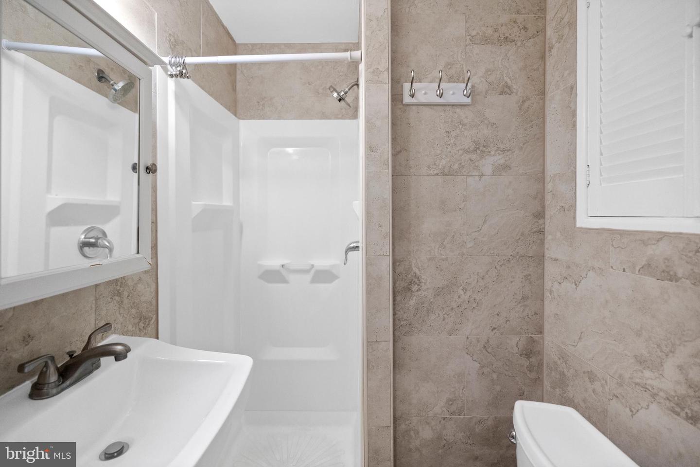 5725 HABERSHAM WAY, ALEXANDRIA, Virginia 22310, 4 Bedrooms Bedrooms, ,3 BathroomsBathrooms,Residential,For sale,5725 HABERSHAM WAY,VAFX2256296 MLS # VAFX2256296