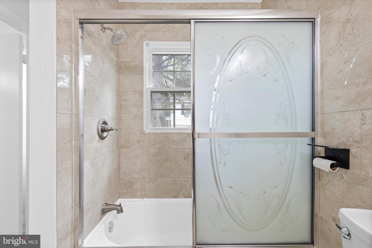 5725 HABERSHAM WAY, ALEXANDRIA, Virginia 22310, 4 Bedrooms Bedrooms, ,3 BathroomsBathrooms,Residential,For sale,5725 HABERSHAM WAY,VAFX2256296 MLS # VAFX2256296
