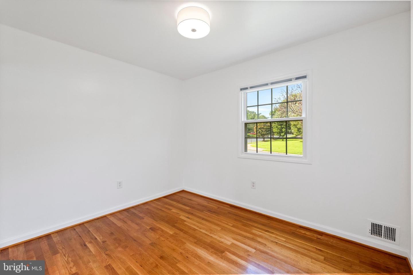 5725 HABERSHAM WAY, ALEXANDRIA, Virginia 22310, 4 Bedrooms Bedrooms, ,3 BathroomsBathrooms,Residential,For sale,5725 HABERSHAM WAY,VAFX2256296 MLS # VAFX2256296