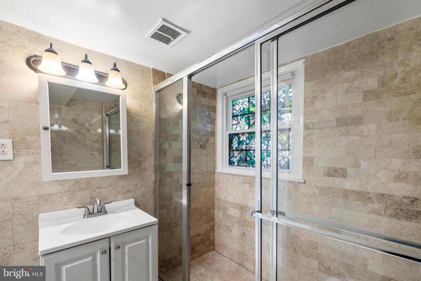5725 HABERSHAM WAY, ALEXANDRIA, Virginia 22310, 4 Bedrooms Bedrooms, ,3 BathroomsBathrooms,Residential,For sale,5725 HABERSHAM WAY,VAFX2256296 MLS # VAFX2256296