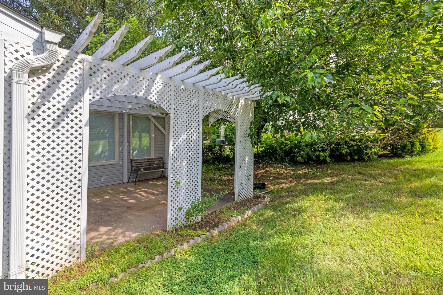 5725 HABERSHAM WAY, ALEXANDRIA, Virginia 22310, 4 Bedrooms Bedrooms, ,3 BathroomsBathrooms,Residential,For sale,5725 HABERSHAM WAY,VAFX2256296 MLS # VAFX2256296