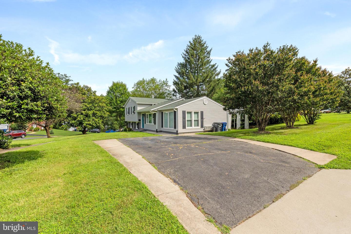 5725 HABERSHAM WAY, ALEXANDRIA, Virginia 22310, 4 Bedrooms Bedrooms, ,3 BathroomsBathrooms,Residential,For sale,5725 HABERSHAM WAY,VAFX2256296 MLS # VAFX2256296