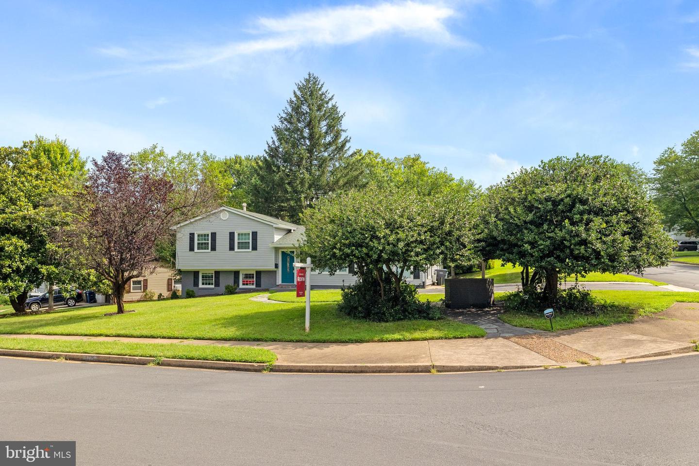 5725 HABERSHAM WAY, ALEXANDRIA, Virginia 22310, 4 Bedrooms Bedrooms, ,3 BathroomsBathrooms,Residential,For sale,5725 HABERSHAM WAY,VAFX2256296 MLS # VAFX2256296