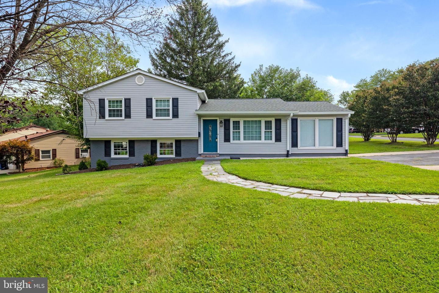 5725 HABERSHAM WAY, ALEXANDRIA, Virginia 22310, 4 Bedrooms Bedrooms, ,3 BathroomsBathrooms,Residential,For sale,5725 HABERSHAM WAY,VAFX2256296 MLS # VAFX2256296