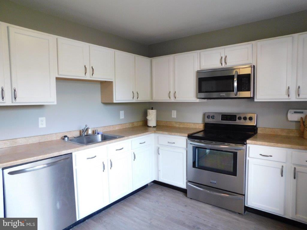 1220 THOMAS JEFFERSON PL, FREDERICKSBURG, Virginia 22405, 3 Bedrooms Bedrooms, ,1 BathroomBathrooms,Residential,For sale,1220 THOMAS JEFFERSON PL,VAST2040950 MLS # VAST2040950