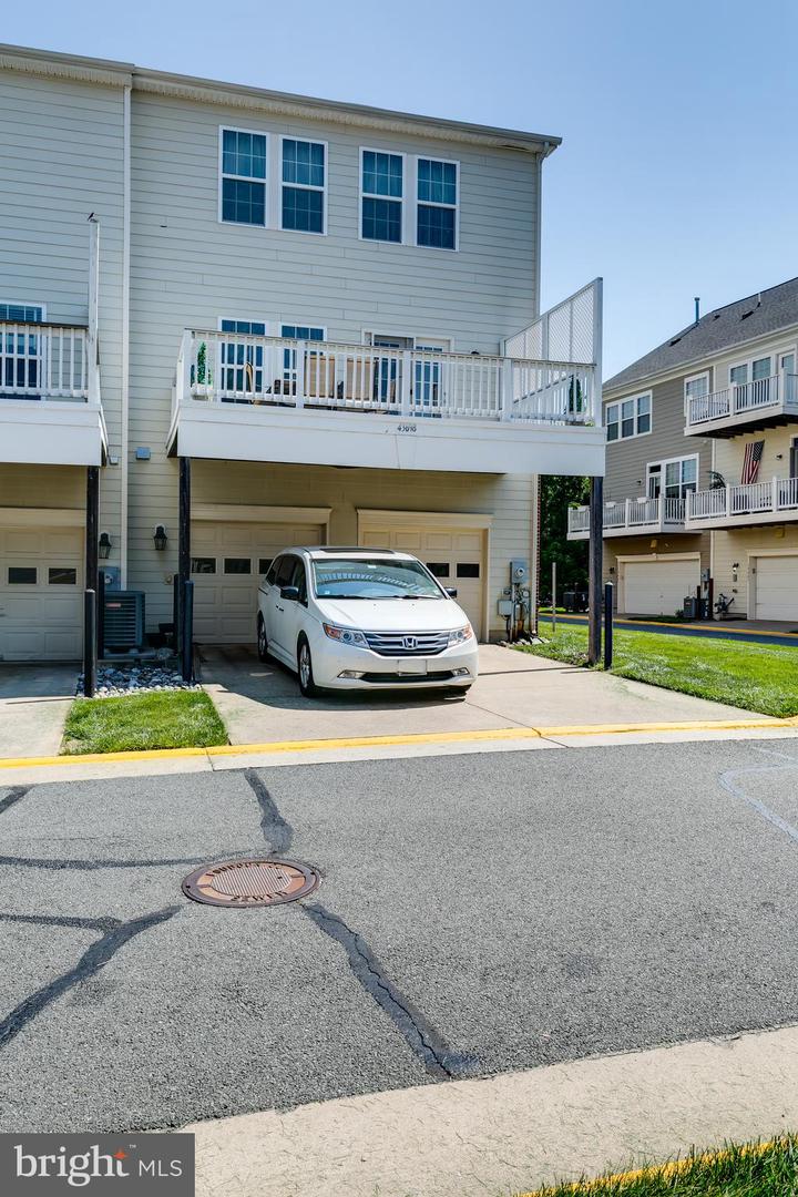 43698 CHICACOAN CREEK SQ, LEESBURG, Virginia 20176, 5 Bedrooms Bedrooms, ,3 BathroomsBathrooms,Residential,For sale,43698 CHICACOAN CREEK SQ,VALO2102598 MLS # VALO2102598