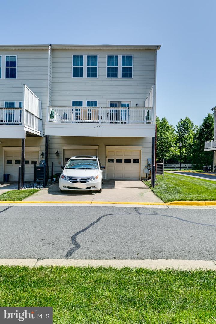 43698 CHICACOAN CREEK SQ, LEESBURG, Virginia 20176, 5 Bedrooms Bedrooms, ,3 BathroomsBathrooms,Residential,For sale,43698 CHICACOAN CREEK SQ,VALO2102598 MLS # VALO2102598