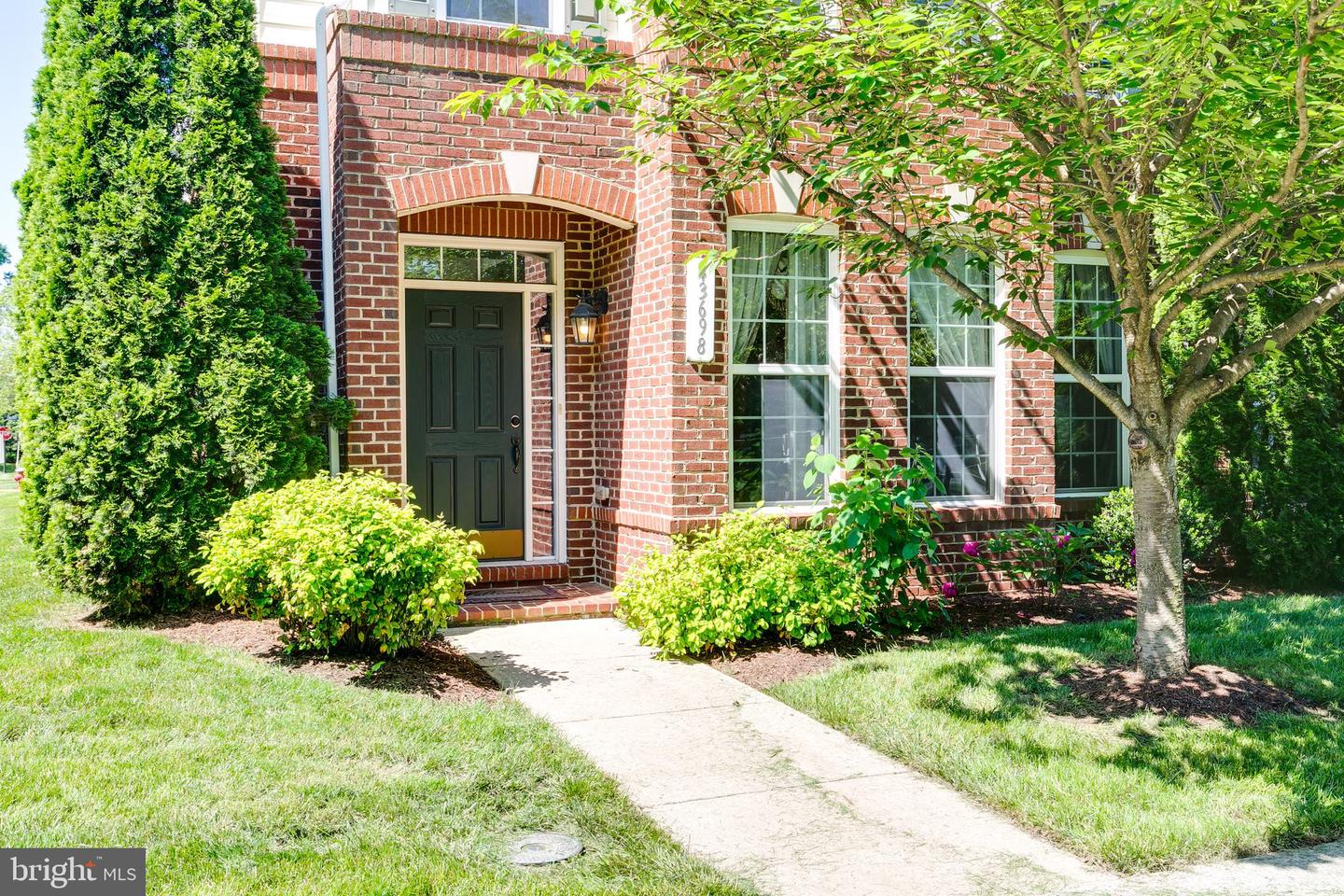43698 CHICACOAN CREEK SQ, LEESBURG, Virginia 20176, 5 Bedrooms Bedrooms, ,3 BathroomsBathrooms,Residential,For sale,43698 CHICACOAN CREEK SQ,VALO2102598 MLS # VALO2102598