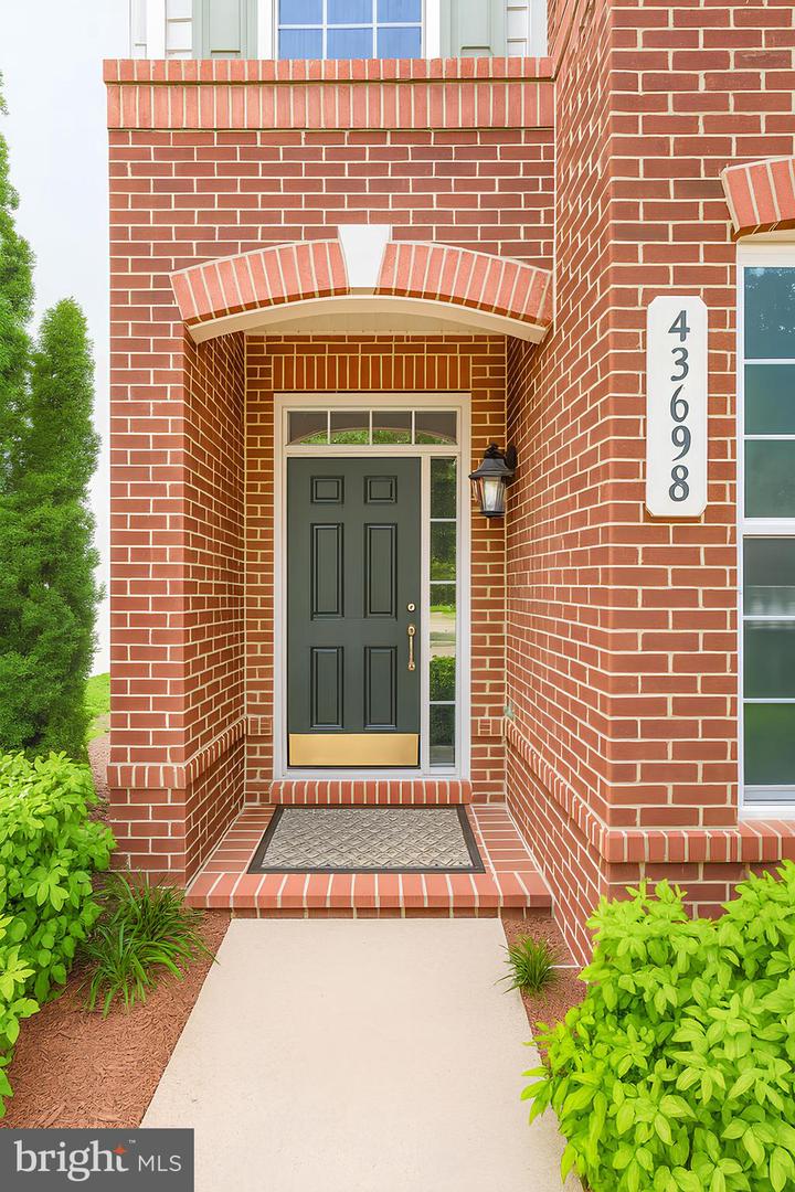 43698 CHICACOAN CREEK SQ, LEESBURG, Virginia 20176, 5 Bedrooms Bedrooms, ,3 BathroomsBathrooms,Residential,For sale,43698 CHICACOAN CREEK SQ,VALO2102598 MLS # VALO2102598
