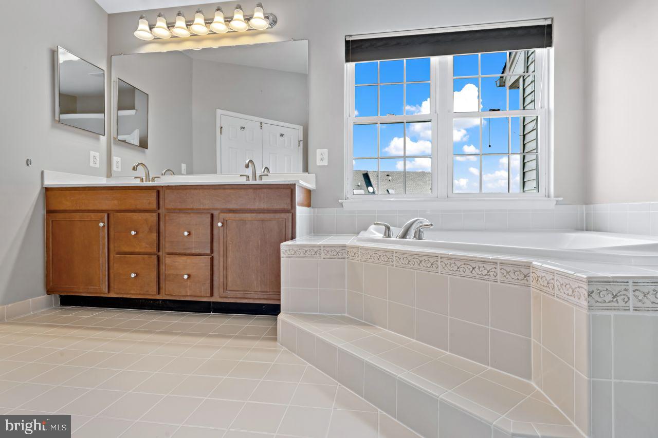 202 GRASSY RIDGE TER, PURCELLVILLE, Virginia 20132, 3 Bedrooms Bedrooms, ,2 BathroomsBathrooms,Residential,For sale,202 GRASSY RIDGE TER,VALO2093740 MLS # VALO2093740
