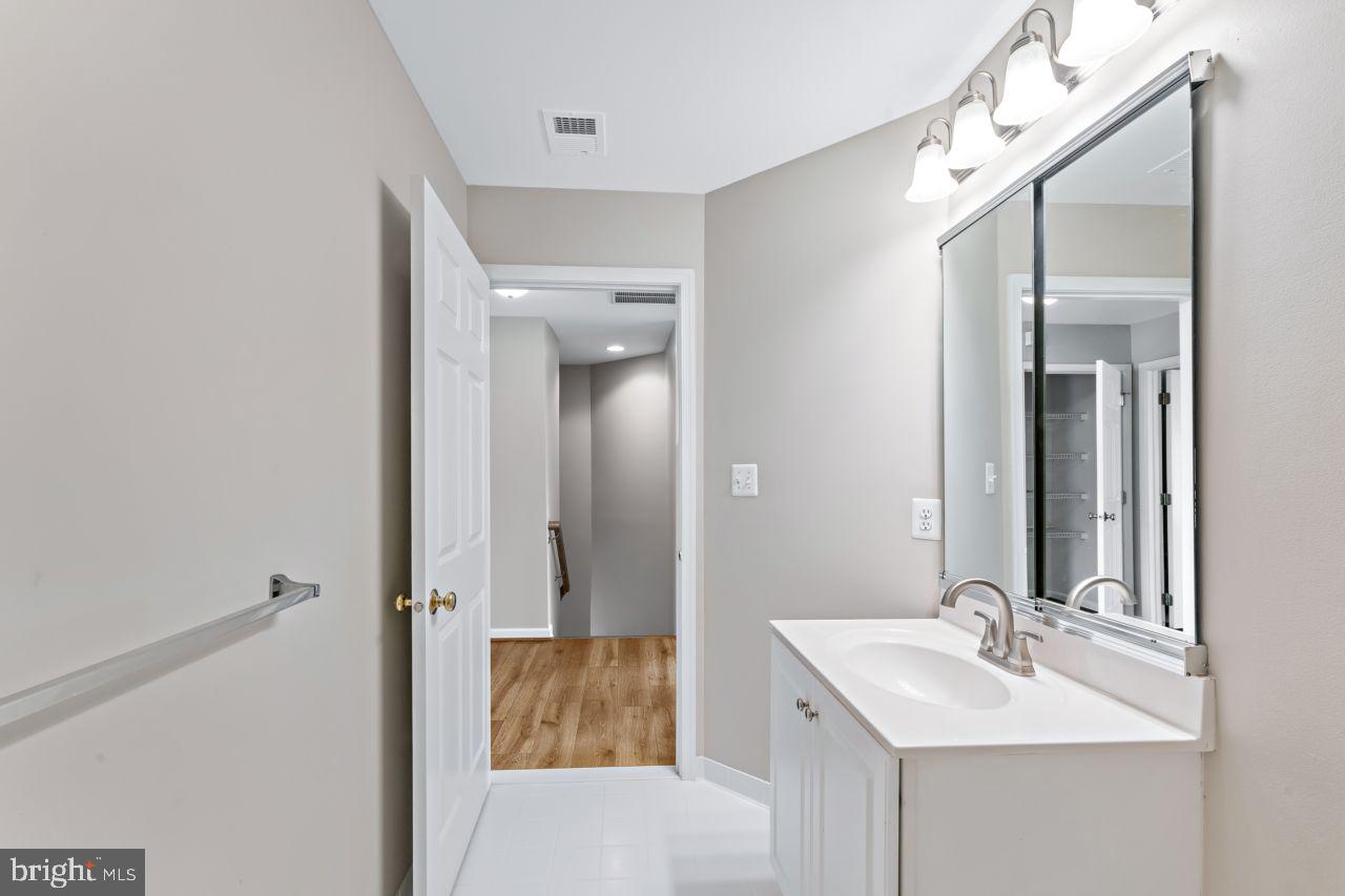 202 GRASSY RIDGE TER, PURCELLVILLE, Virginia 20132, 3 Bedrooms Bedrooms, ,2 BathroomsBathrooms,Residential,For sale,202 GRASSY RIDGE TER,VALO2093740 MLS # VALO2093740