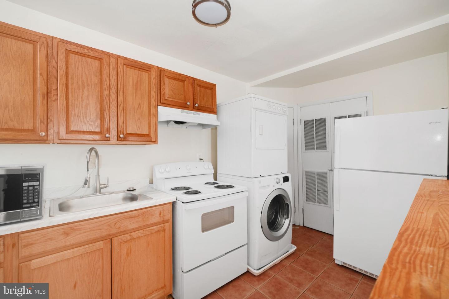 1209 6TH ST NE, WASHINGTON, District Of Columbia 20002, 6 Bedrooms Bedrooms, ,2 BathroomsBathrooms,Residential,For sale,1209 6TH ST NE,DCDC2196184 MLS # DCDC2196184