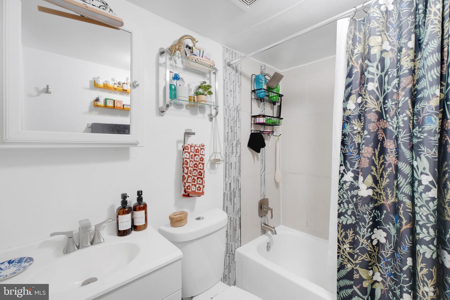 1209 6TH ST NE, WASHINGTON, District Of Columbia 20002, 6 Bedrooms Bedrooms, ,2 BathroomsBathrooms,Residential,For sale,1209 6TH ST NE,DCDC2196184 MLS # DCDC2196184