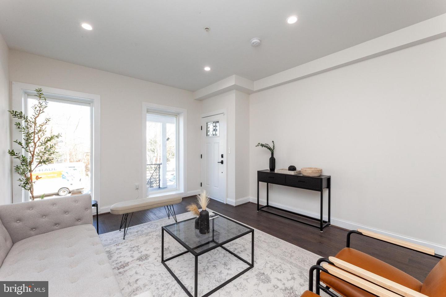 734 KENYON ST NW #2, WASHINGTON, District Of Columbia 20010, 4 Bedrooms Bedrooms, ,3 BathroomsBathrooms,Residential,For sale,734 KENYON ST NW #2,DCDC2204610 MLS # DCDC2204610